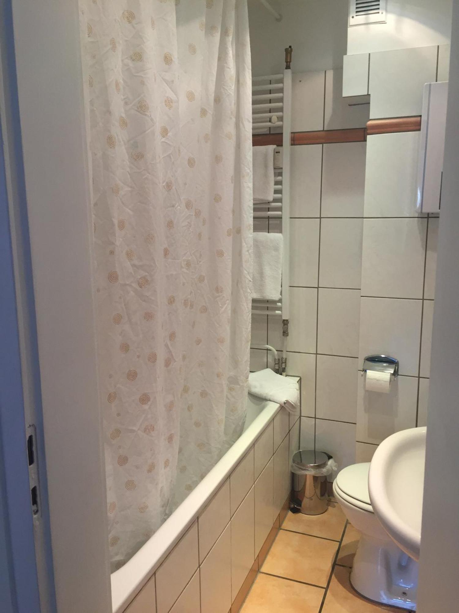 Barcelona Bed & Breakfast Dusseldorf Phòng bức ảnh