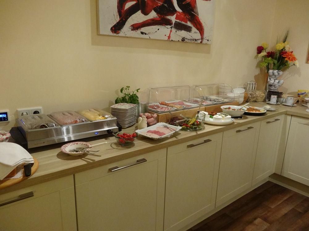 Barcelona Bed & Breakfast Dusseldorf Ngoại thất bức ảnh