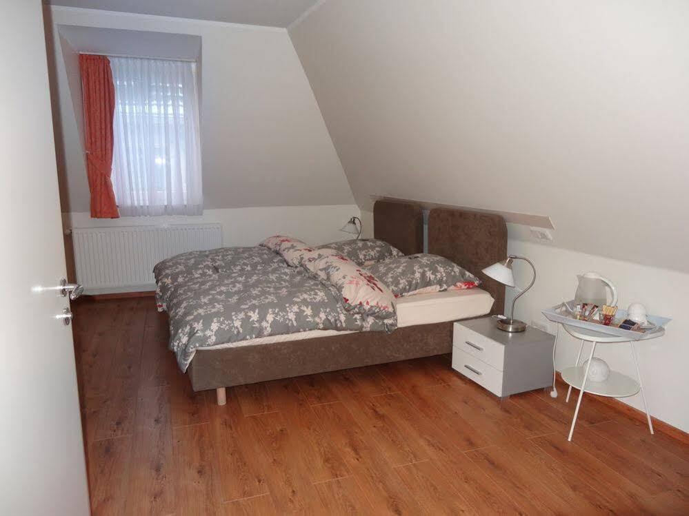 Barcelona Bed & Breakfast Dusseldorf Ngoại thất bức ảnh